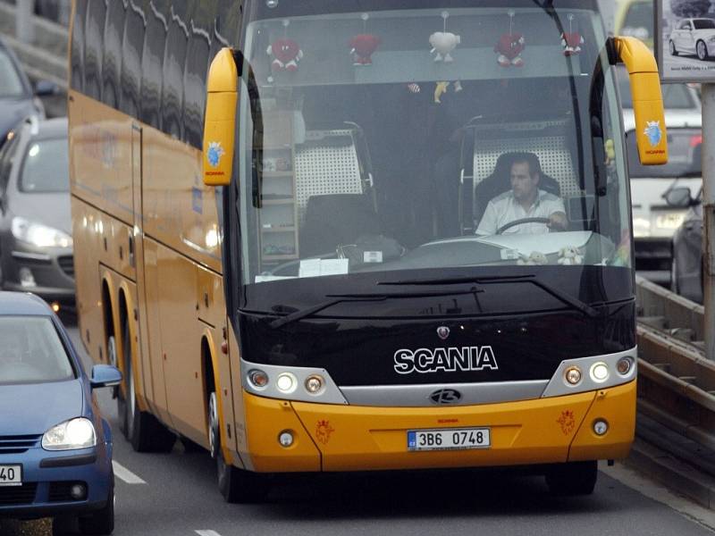 Žluté autobusy Student Agency na trase Brno České Budějovice a zpět začnou od 24. března zastavovat i ve Velkém Meziříčí. 