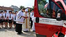 V Nové Vsi u Nového Města na Moravě světili kapli a žehnali hasičské auto.