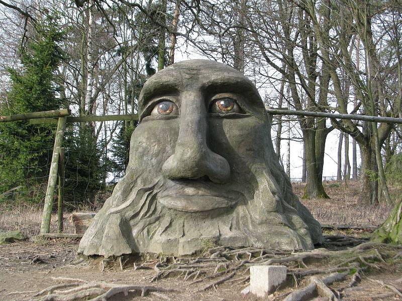 Betonové skulptury žďárského umělce Michala Olšiaka jsou rozsety po celé republice. Jejich největší koncentrace je ale na jeho rodné Vysočině. Na snímku Mamlas nad Žďárem nad Sázavou