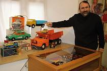 Hry a hračky v hlavní roli – taková je nová výstava nazvaná Kloboučku hop! v Regionálním muzeu Města Žďáru nad Sázavou.