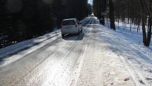 Některé silnice ve Žďárských vrších jsou v zimě místem častých havárek. Foto: Lenka Mašová