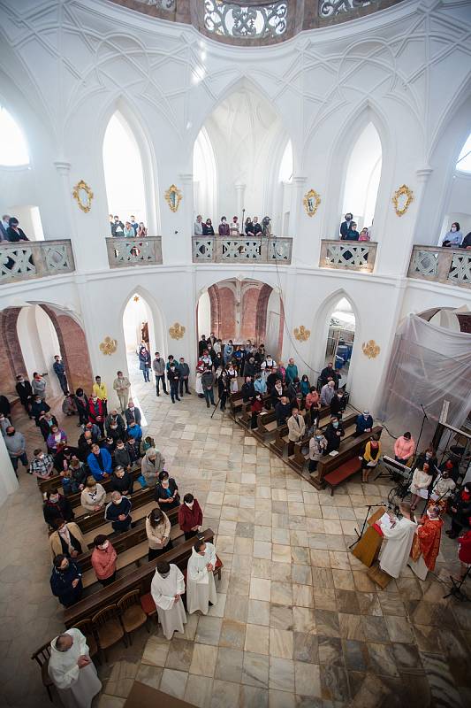 Poutní mše v kostele svatého Jana Nepomuckého na Zelené hoře u Žďáru nad Sázavou.