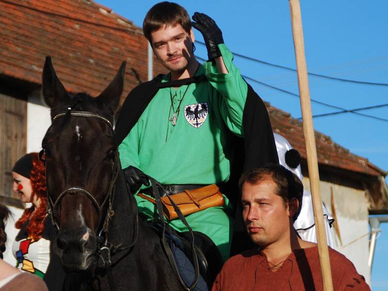 Do Stránecké Zhoře na Velkomeziříčsku v pátek přijel se svou družinou kníže Václav.