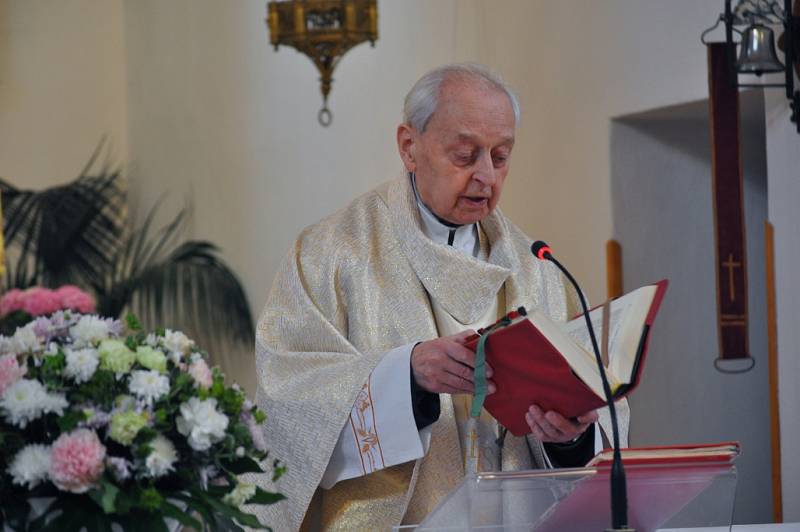 JOSEF VALERIÁN. Zemřel o Velikonocích dvanáct dnů po svých 91. narozeninách. Čtyřicet let byl farářem v Moravci a současně dvacet let vedl farnost ve Strážku.