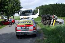Sedmapadesátiletý řidič osobního vozidla Škoda Felicia se střetl s kamionem. Těžkým zraněním podlehl. Silnice byla v místě nehody několik hodin neprůjezdná.