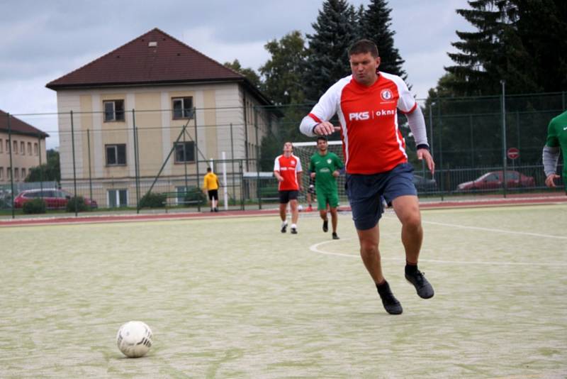 Třetí kolo letošního ročníku Žďárské ligy malé kopané bylo bohaté na nečekané výsledky. Přineslo také spoustu remízových utkání.