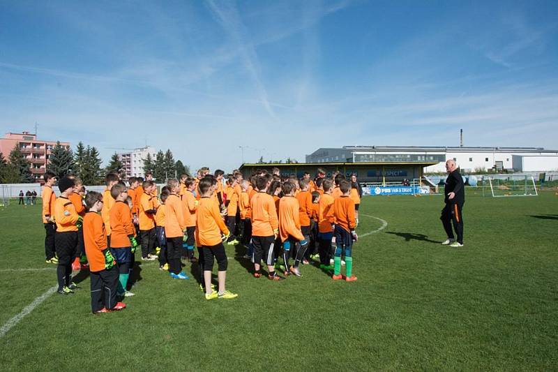 Bezmála devadesát mladých fotbalových gólmanů se před týdnem utkalo ve Velké Bíteši na akci Just 4 Keepers.