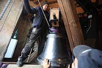 Nové zvony rozezněly Bystřici po osmdesáti letech.