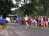 Nositel tradic Bystřicka. Dvaatřicetikilometrový Malý svratecký maraton z Víru do Nedvědice a zpět se běhá bez přerušení od roku 1954.