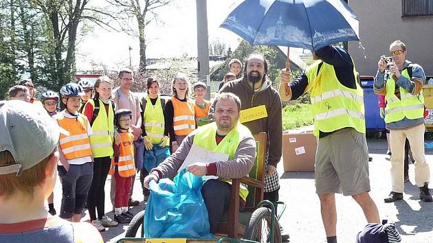 PET MOBIL. „Super mašinu“ letos pořídili pořadatelé závodu PETMEN pro starostu Nového Městě na Moravě Michala Šmardu. 