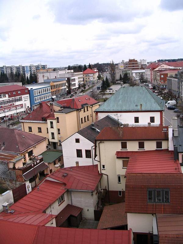 Věž kostela svatého Prokopa nabízí pohled na město a jeho okolí z ptačí perspektivy.