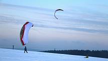 Sníh, vítr a volný prostor bez překážek jsou pro snowkiting ideální.