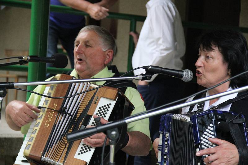 Na své si na akci přijdou milovníci harmonik a heligonek i náruživí tanečníci.