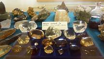 Minerály, zkameněliny i šperky z kamenů a přírodních materiálů mohou nyní obdivovat návštěvníci Klubu kultury ve Velké Bíteši. Už 6. ročník výstavy tam zorganizovali manželé Petra a František Šínovi, pro které je sběratelství minerálů celoživotním koníčke