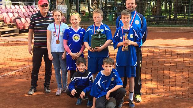 Mladší žáci Žďáru nad Sázavou postavili na českém šampionátu v Karlových Varech dvě družstva v dvojkách i trojkách. V konkurenci 19 družstev skončili dvakrát třetí.