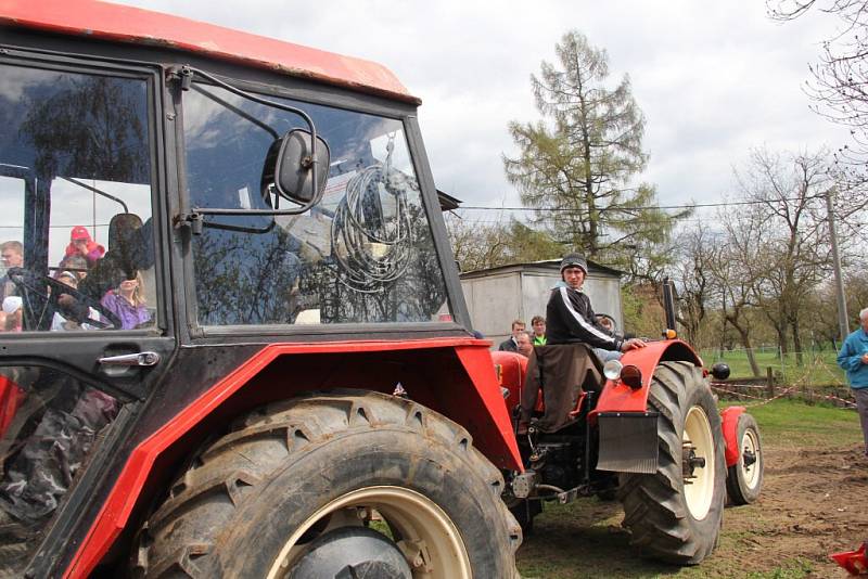 Traktoriáda v Bohuňově.  