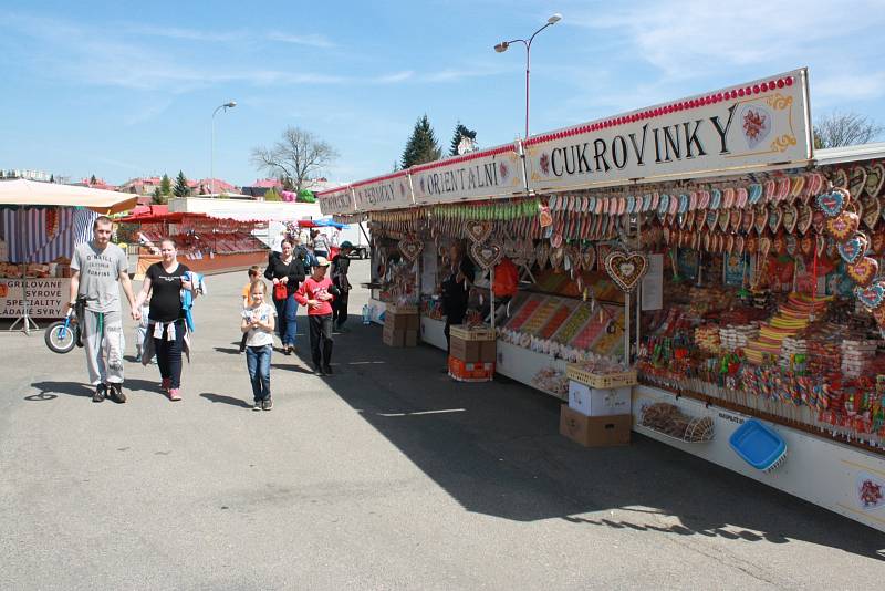 Kolotoče už se točí.