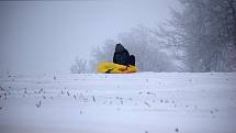 Snowkiting neboli jízda s draky.