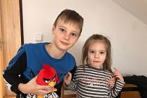 V Novém Městě na Moravě našly nový domov dvě rodiny, které utekly z Ukrajiny před válkou. Tatínci dětí zůstali na Ukrajině, aby pomáhali civilistům.