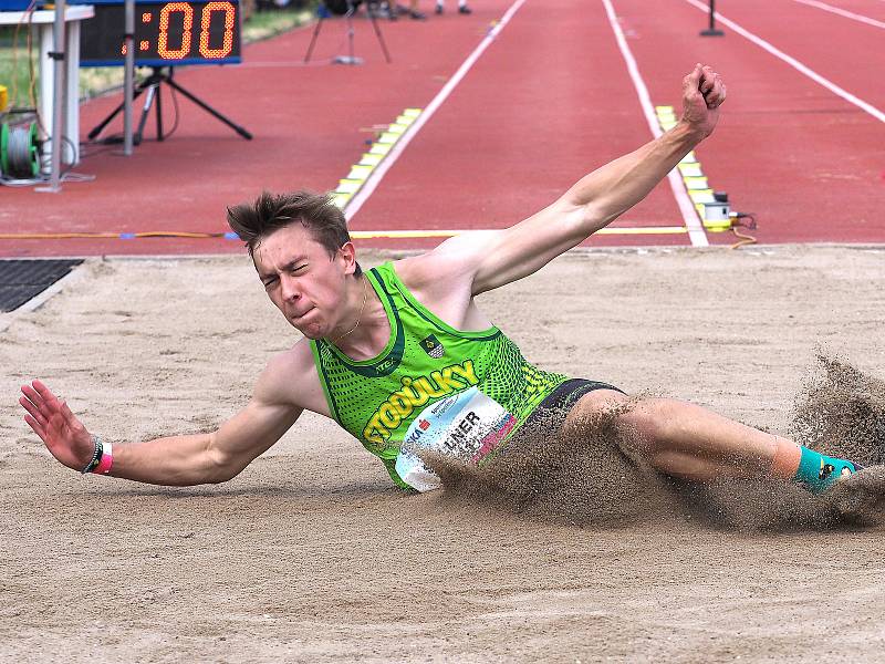 Na víkendovém mistrovství České republiky atletiky juniorů a dorostu v Kladně se výrazně prosadili také mladí sportovci z Vysočiny.