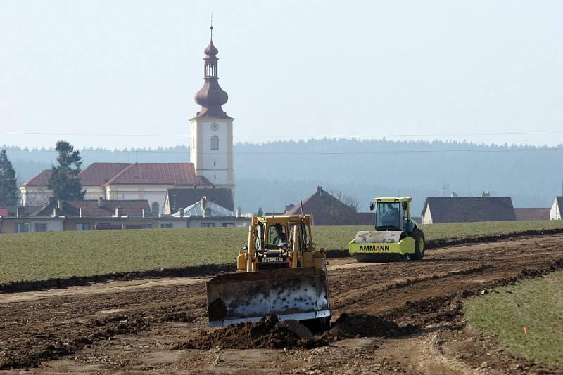 Na obchvatu Bohdalova se pracuje od loňského podzimu.