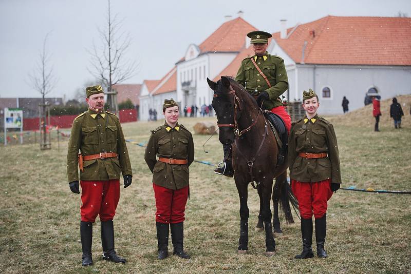 Při vítání jara na Edenu předvedla show jezdecká skupina Štvanci, nechyběla mláďátka a občas bylo potřeba zahřát se svařákem nebo teplým čajem.