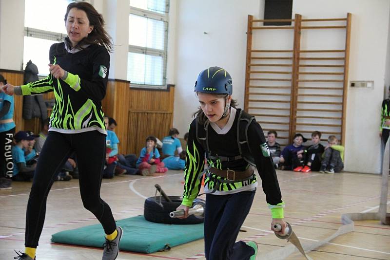 Rozhýbat těla po dlouhé zimě si přišli mladí hasiči v sobotu do Nového Města na Moravě.