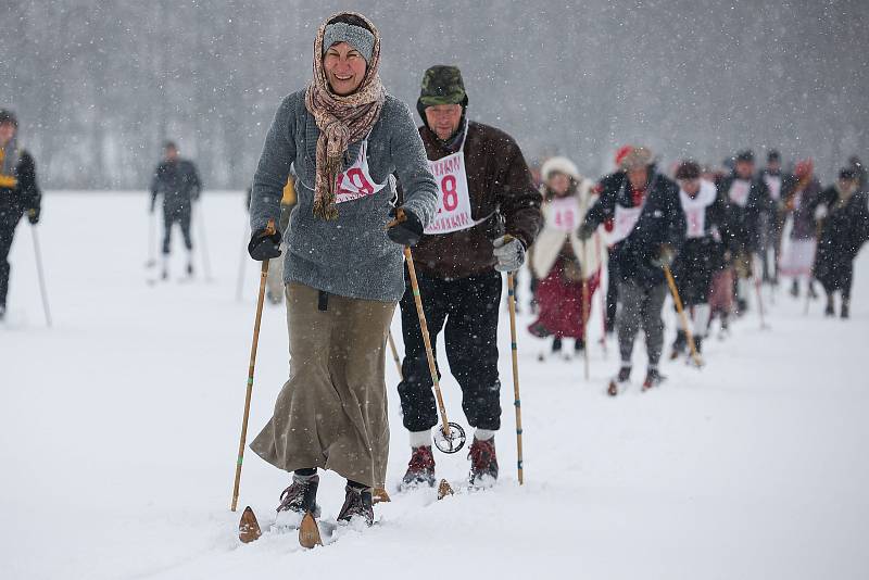 Skiman 2022 - závod na historických lyžích v dobových kostýmech.