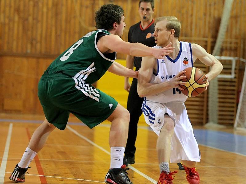 Basketbalisté Žďáru doma porazili pražské Košíře 78:62 a srovnali stav finále play-off na 1:1 na zápasy.