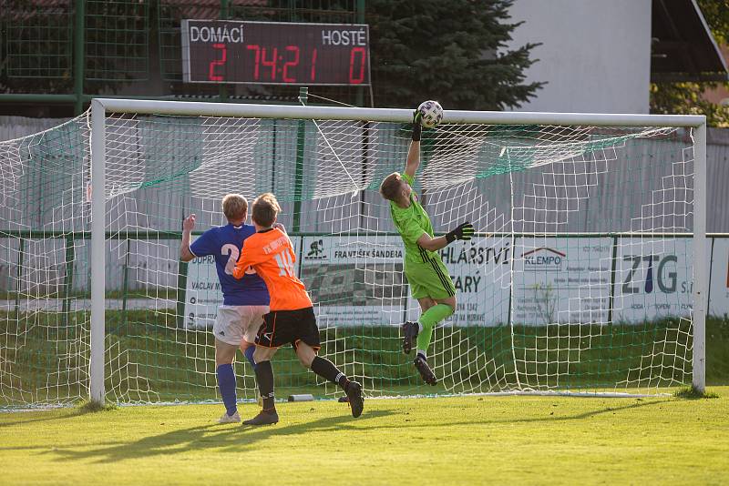 Fotbalové utkání krajského přeboru mezi TJ Nová Ves u Nového Města na Moravě a FK Kovofiniš Ledeč nad Sázavou.