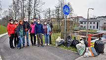 Akce Čistá Vysočina se zúčastnili i žďárští úředníci. Foto: se svolením MÚ Žďár nad Sázavou