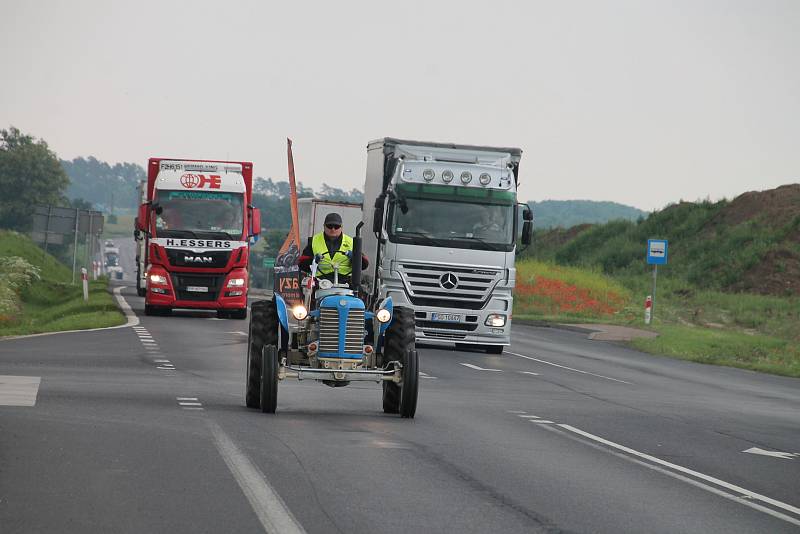 Z loňské výpravy na sraz traktorů-veteránů v polských Łazech.