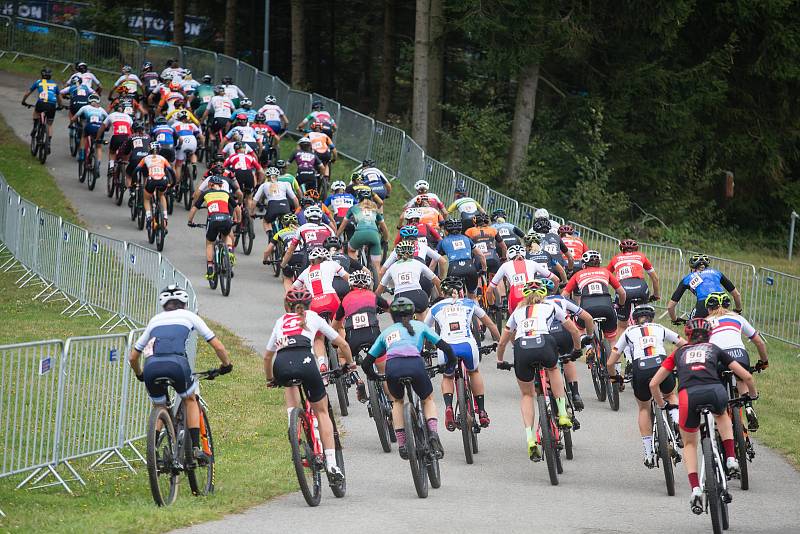 Závod SP kategorie žen elite v cross country horských kol v Novém Městě na Moravě.