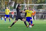 Fotbalisté FC Žďas (v černém) v neděli udolali Velkou Bíteš (ve žlutých dresech) 2:0.