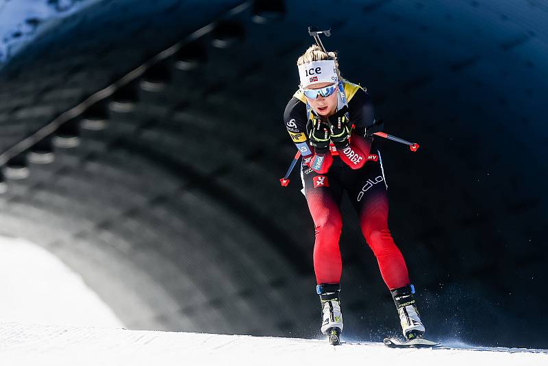 Tiril Eckhoff ve stíhacím závodu žen na 10 km.