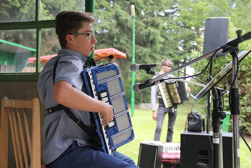 Na své si na akci přijdou milovníci harmonik a heligonek i náruživí tanečníci.