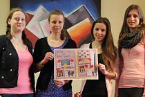 Čtveřice studentek z Biskupského gymnázia ve Žďáře nad Sázavou se umístila na třetím místě v komiksové soutěži, kterou pořádá organizace Člověk v tísni. 
