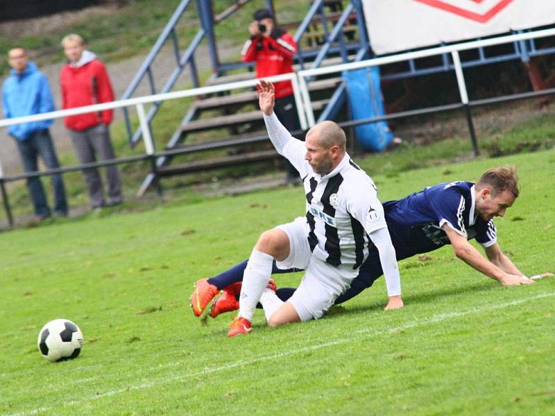 Derby ve Žďáře vyhrála novoměstská Vrchovina (v modrém).