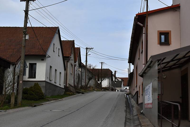 Ze školy v Obyčtově je restaurace.