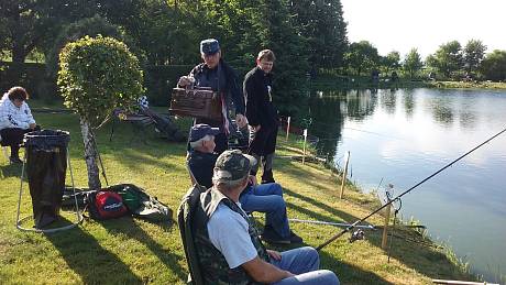 Na rybníku Zvonďáku v Jívoví se i v roce 2021 uskutečnila tradiční soutěž v lovu ryb na udici. Přijelo 48 soutěžících, mezi nimi i tři ženy. Letos se akce koná v sobotu 9. července.