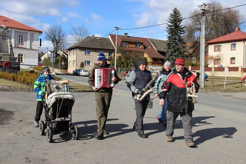 Maškary v Křídlech