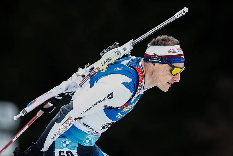 Ondřej Moravec v závodu Světového poháru v biatlonu - stíhací závod mužů na 12,5 km.