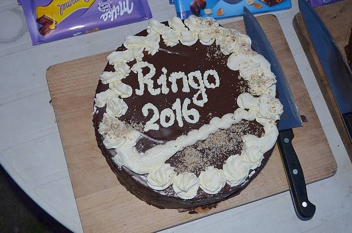 Tradičními cenami pro vítězná družstva Ringoturnaje jsou kromě diplomů i hliněný kruh a dort.
