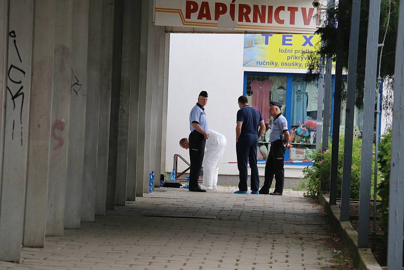 V úterý ráno obsadili a neprodyšně uzavřeli centrum Žďáru nad Sázavou policisté.