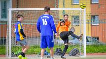 Po prvním kole nadstavby Žďárské ligy malé kopané šli v elitní soutěži do bodového trháku fotbalisté Benjaminu. Na čele tabulky mají náskok tří bodů.