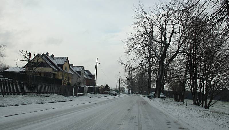 Doslova aprílové počasí, které nyní vládne na Žďársku, trápí nejen řidiče. Lidé vytáhli ze skříní opět teplé bundy a ke slovu se znovu dostaly zimní boty. Netradičně chladné počasí se dotýká i samotné přírody.