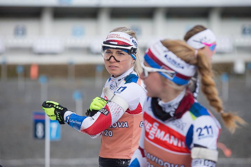 Trénink žen na Světovém poháru v biatlonu v Nové Městě na Moravě. Na snímku Eva Puskarčíková.