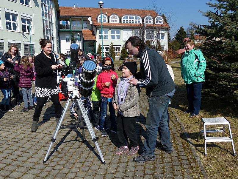 Iniciativa Bystřická obloha, která sdružuje amatérské astronomy, pořádá také pozorování pro veřejnost.