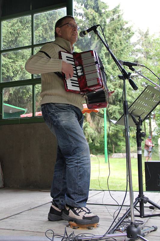 Na své si na akci přijdou milovníci harmonik a heligonek i náruživí tanečníci.