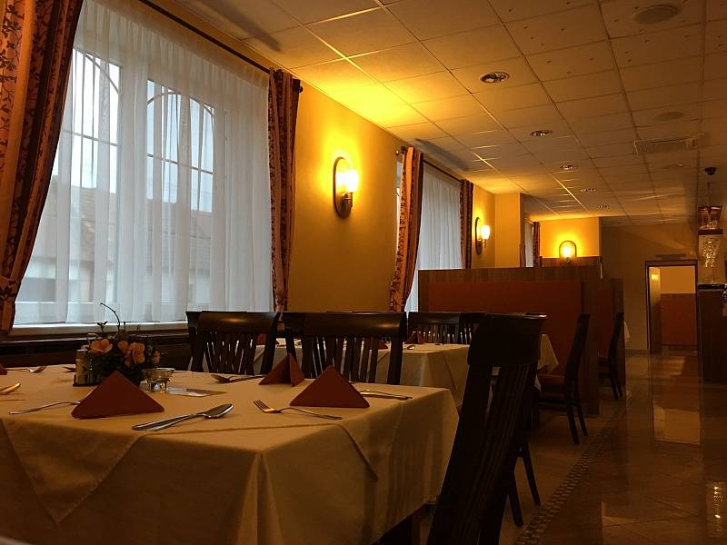 Ze školy ve Vémyslicích na Znojemsku, které se nachází těsně za hranicemi Třebíčska, je nyní Hotel Ryšavý.